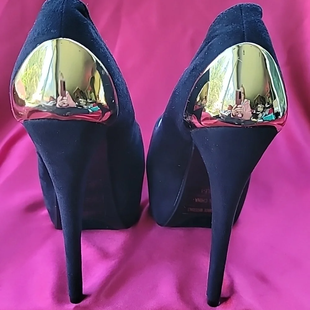 CHARLOTTE RUSSE sz9 suede platform stiletto with gold accents